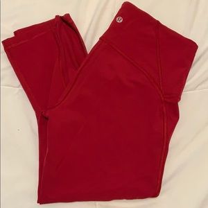 red capri lululemon leggings